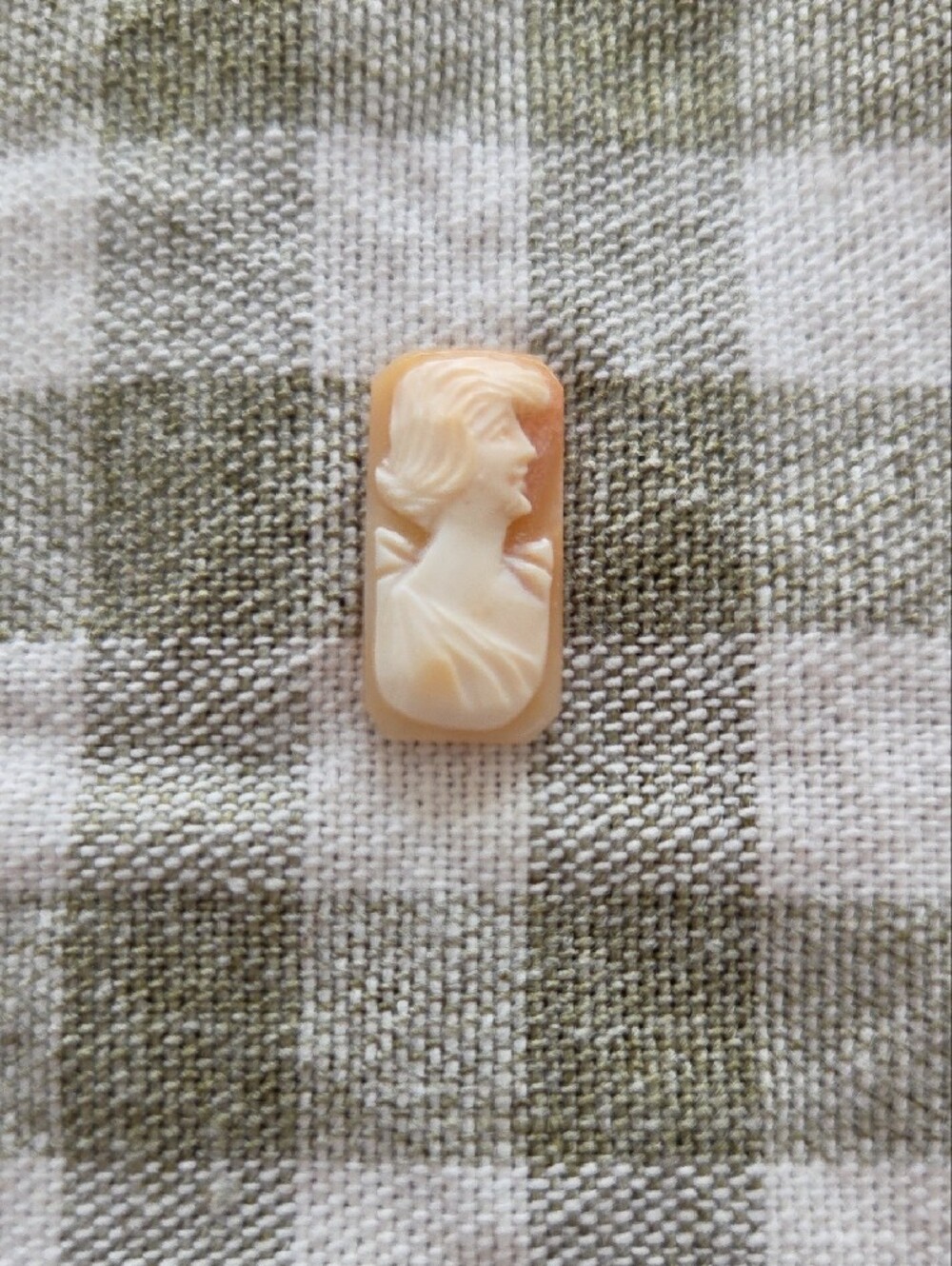 Vintage Hand-Carved Shell Cameo Pendant in Peach and Cream